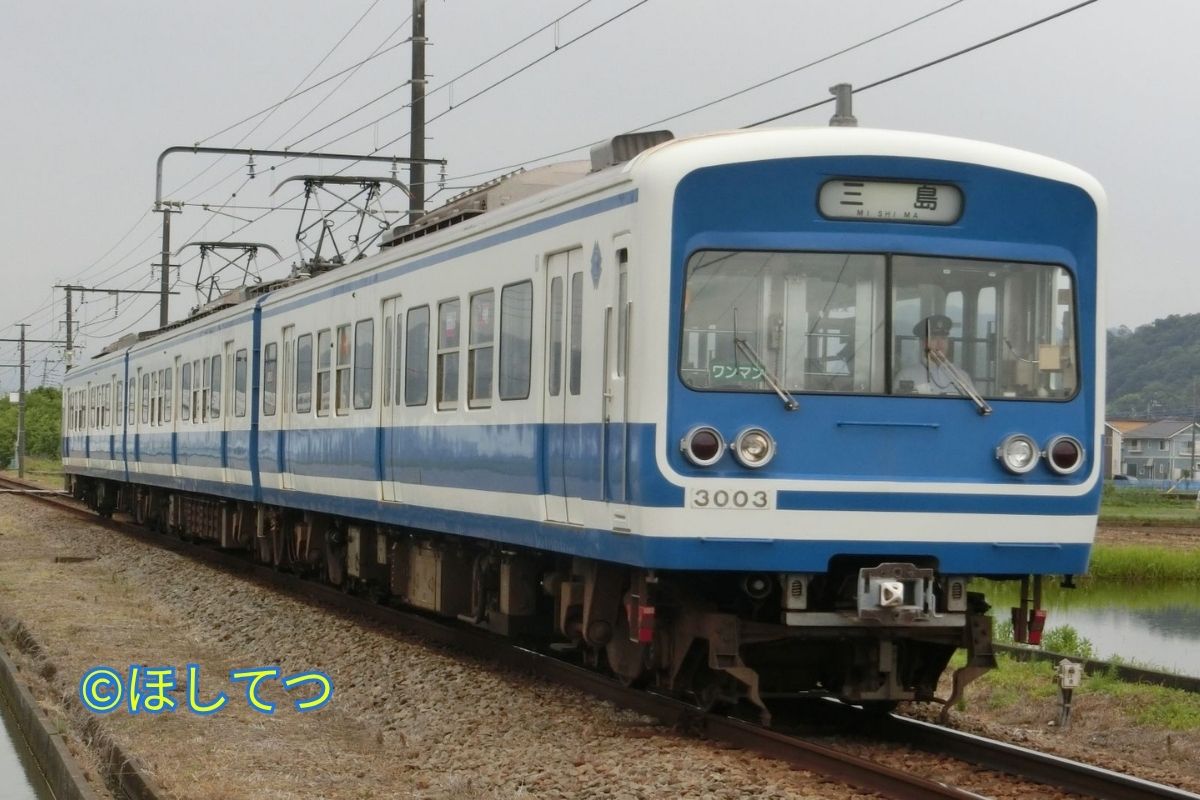 Izu-Hakone Railway 3502F original livery between Kibara Station and Nirayama Station