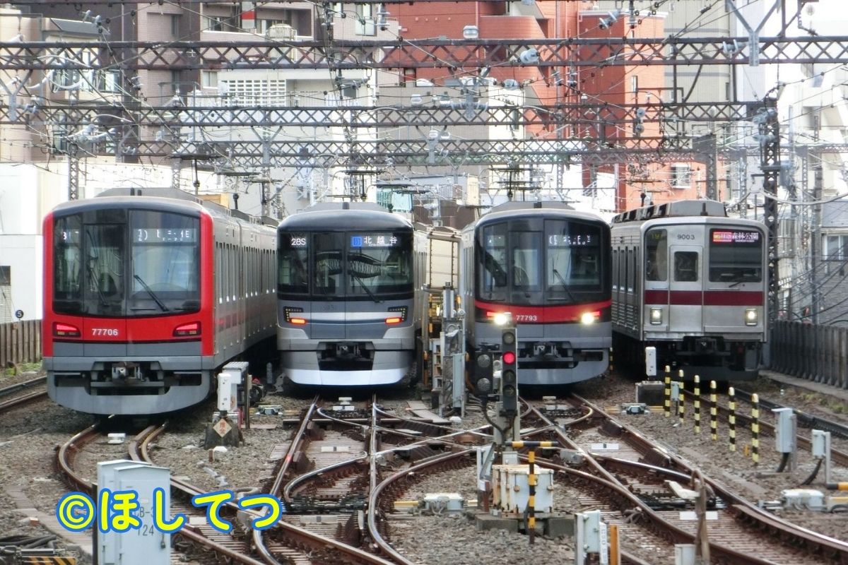 Tobu 9000 Series with Tobu Isesaki Line train at Nakameguro Station on Tokyu Toyoko Line
