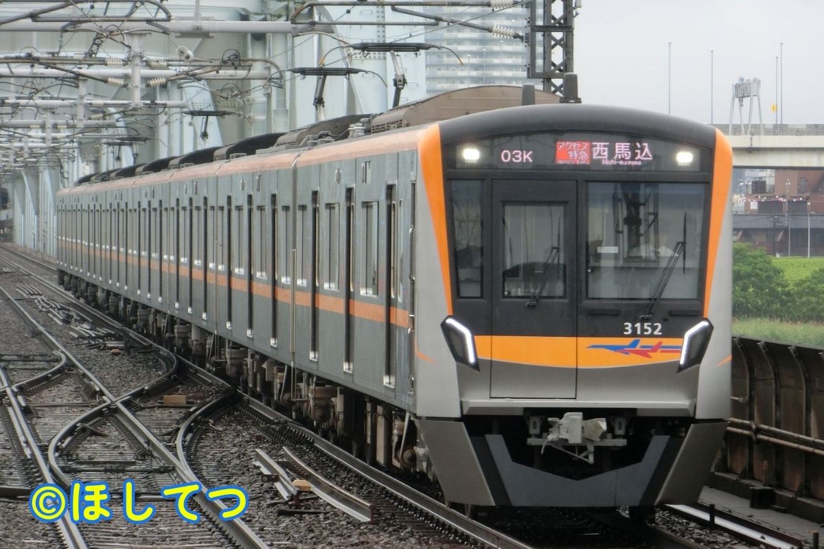 Keisei 3100 Series Access Limited Express bound for Nishi-Magome at Yahiro Station on the Keisei Oshiage Line