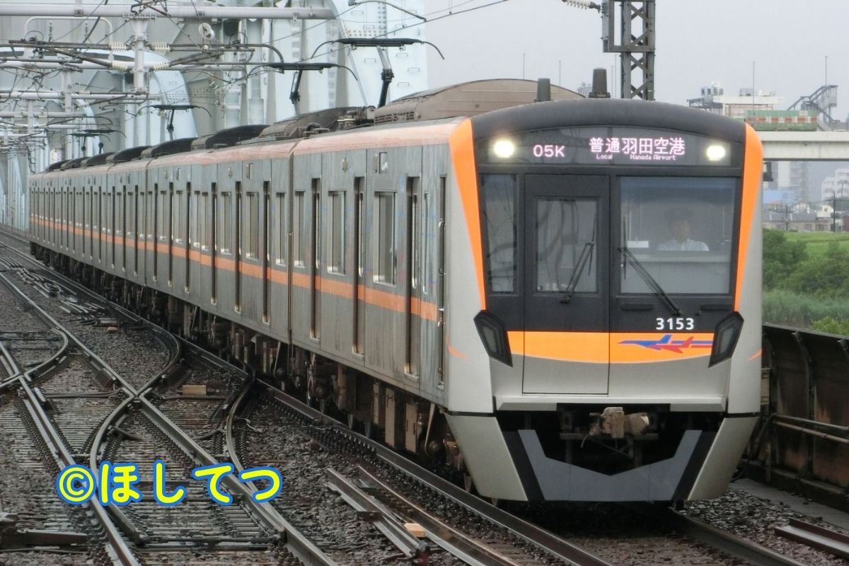 Keisei 3100 Series Limited Express bound for Haneda Airport at Yahiro Station on the Keisei Oshiage Line