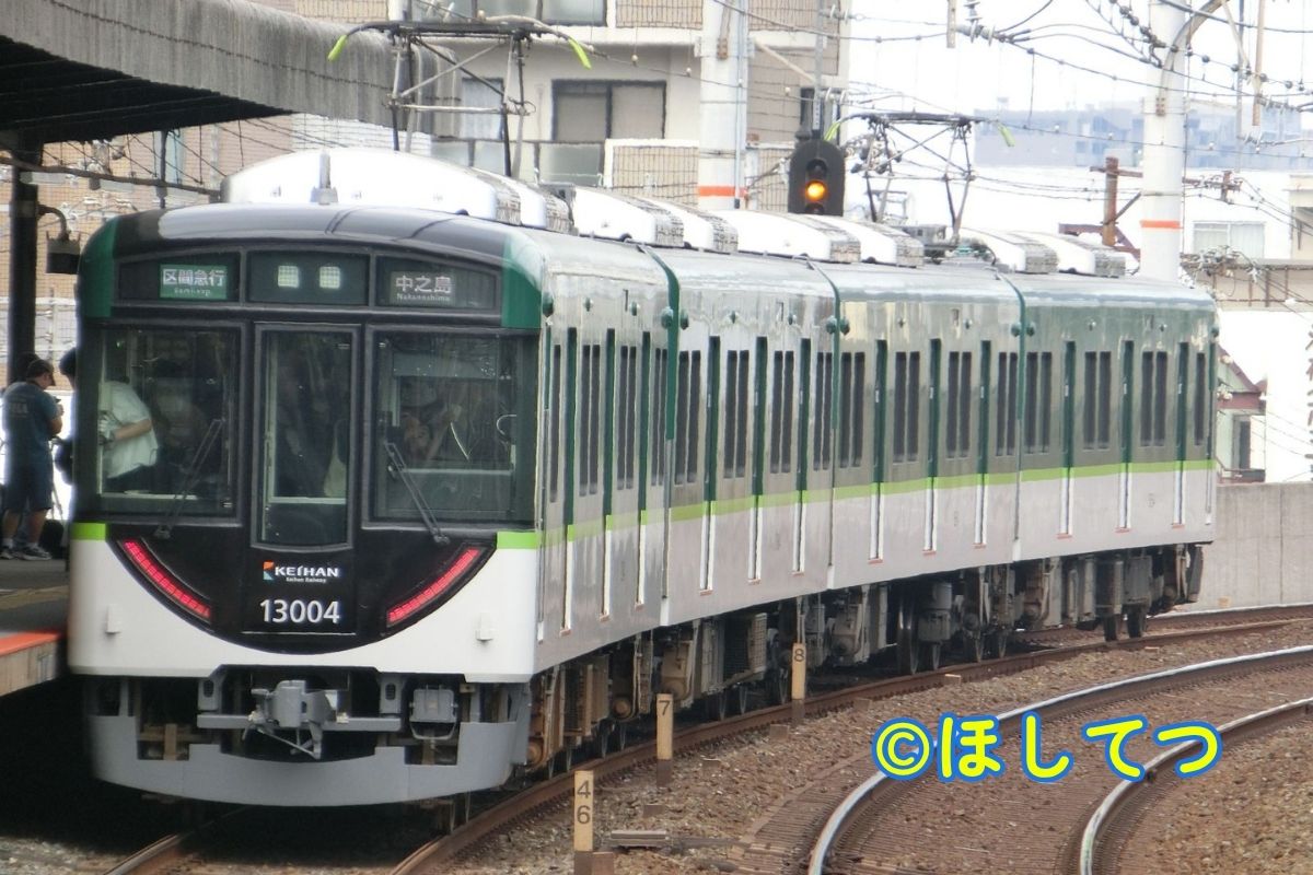 Keihan 13000 Series 13004 unit at Owada Station