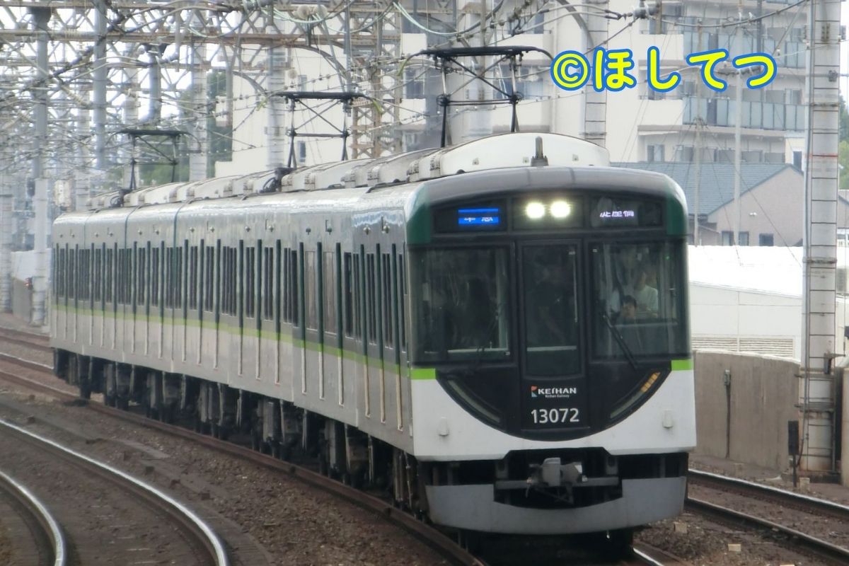 Keihan 13000 Series 13022 unit at Owada Station