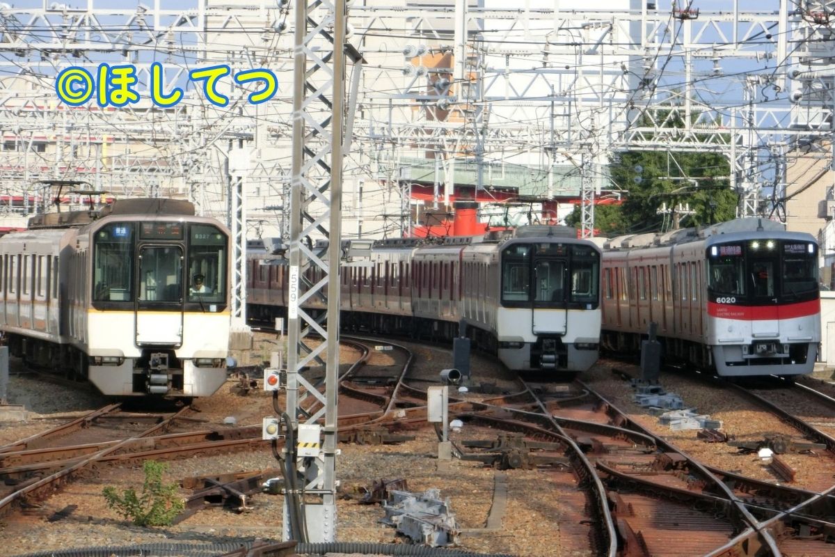 Kintetsu Series 21, Kintetsu Series 21, and Sanyo 6000 Series triple side by side at Amagasaki Station