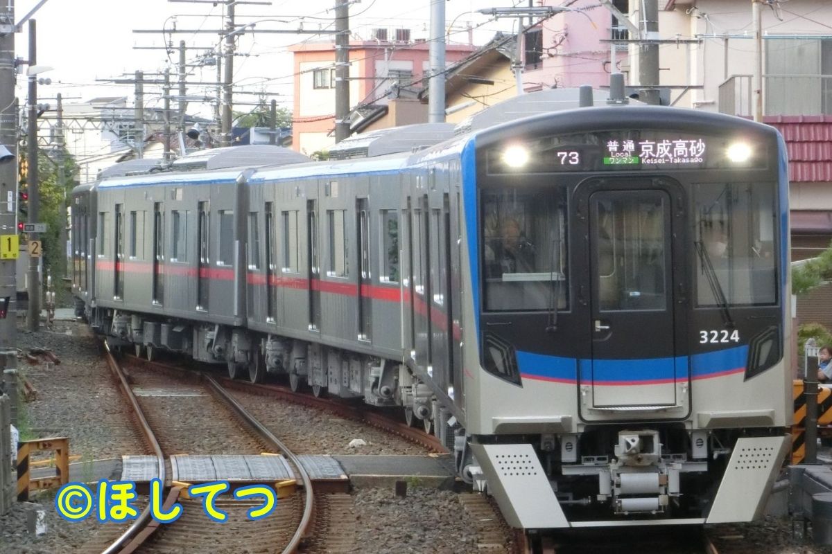 Keisei 3200 Series entering Shibamata Station
