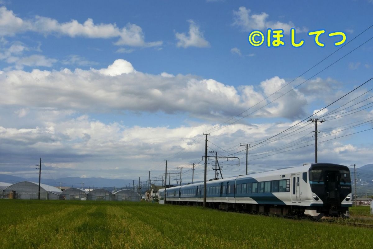 JR East E257 Series 2500 Odoriko from Tokyo between Kibara and Nirayama