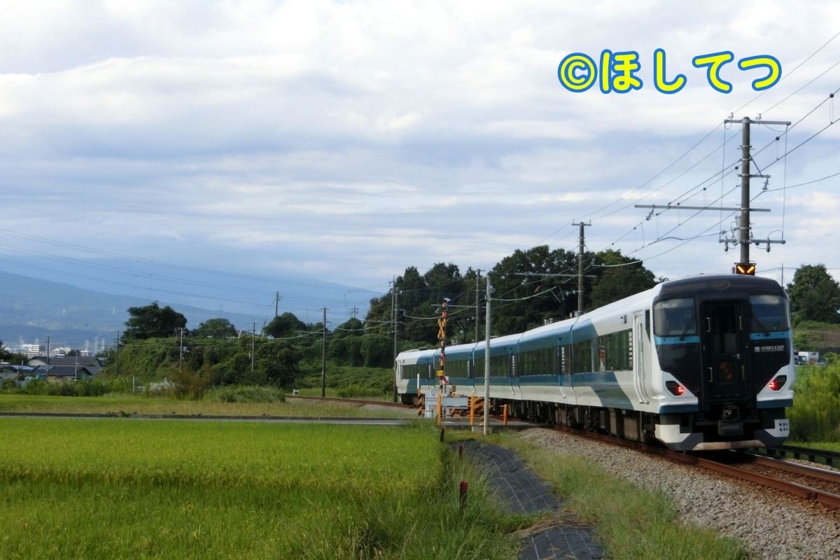 JR East E257 Series Odoriko rear view on the Daiba curve between Mishima Futsukamachi