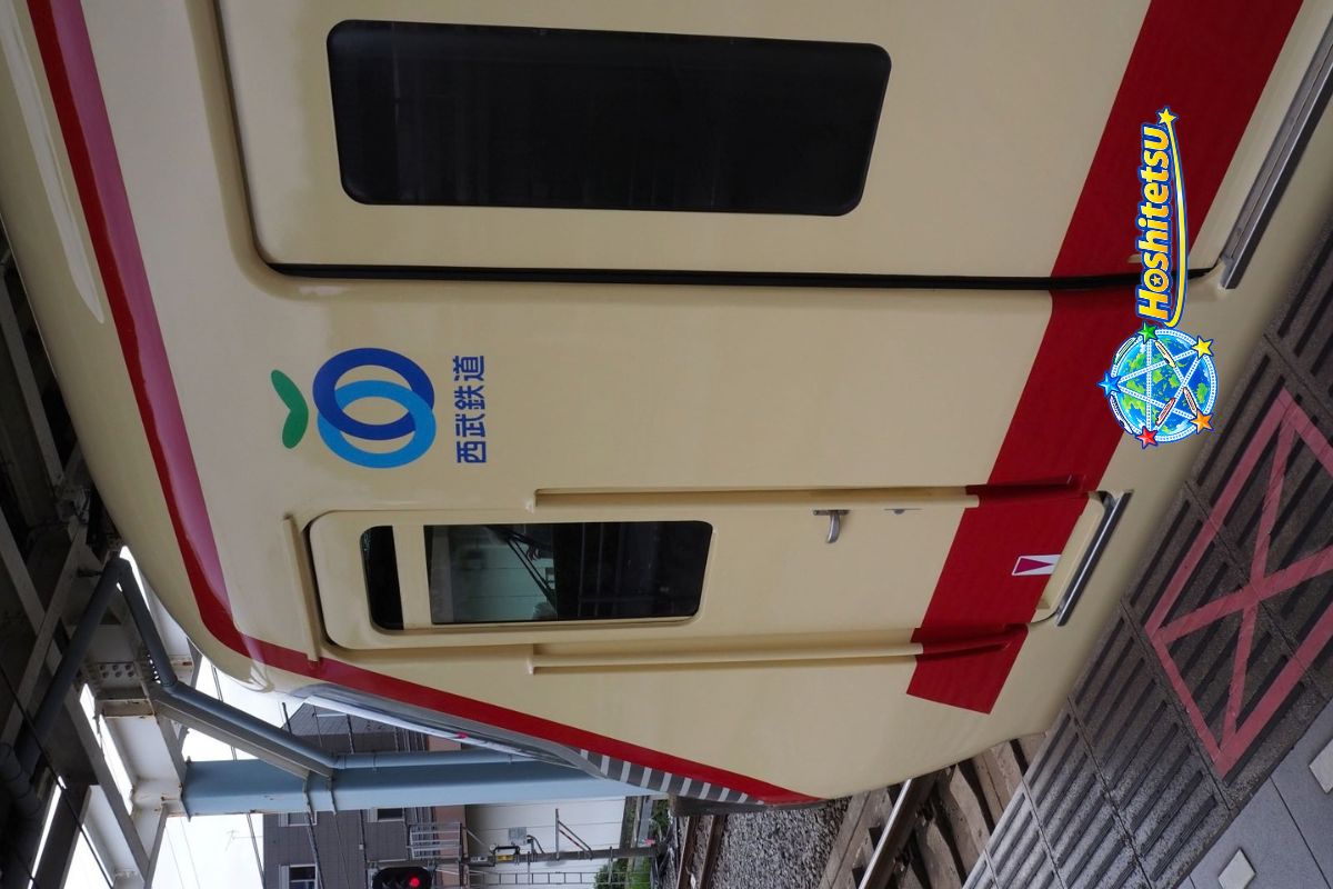 西武新宿線本川越駅 レッドアロークラシックの乗降扉まわり