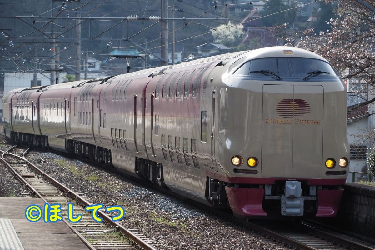 寝台特急サンライズ出雲・瀬戸で活躍するJR西日本285系の鉄道写真