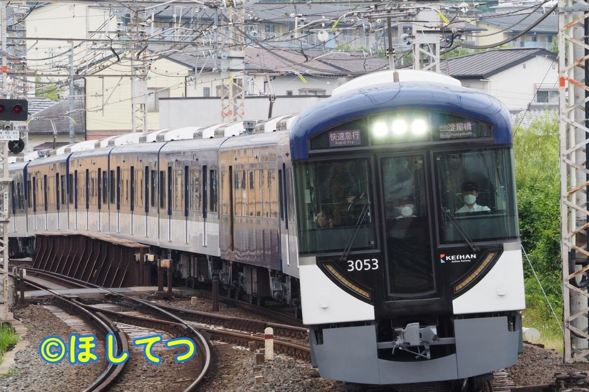 京阪2代目3000系・京阪本線中書島駅の写真