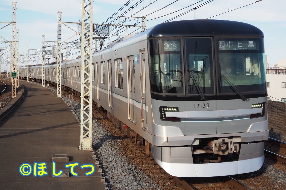 東京メトロ13000系・東武伊勢崎線小菅駅の写真