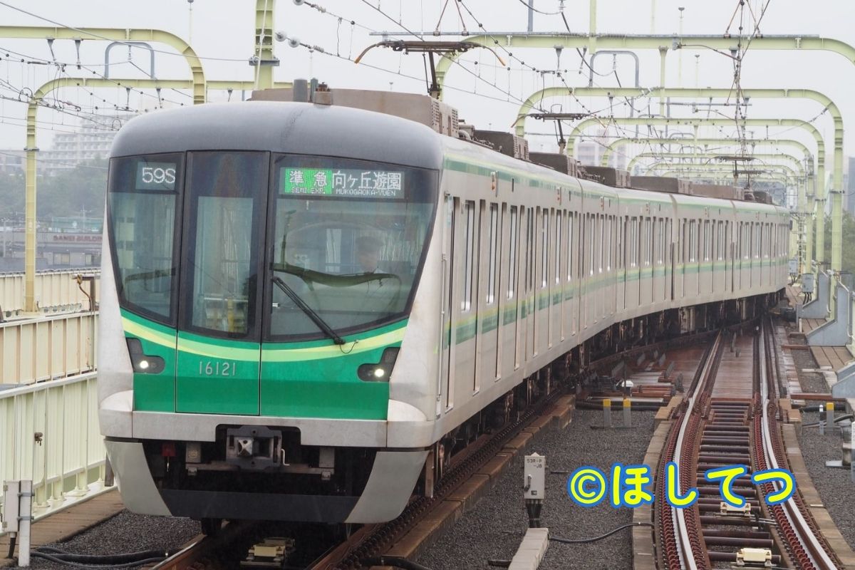 東京メトロ16000系・小田急小田原線登戸駅の写真