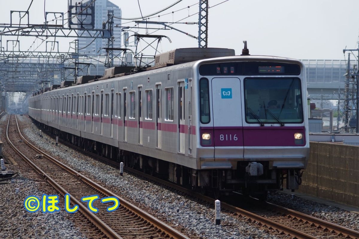 東京メトロ8000系・東武伊勢崎線新田駅の写真