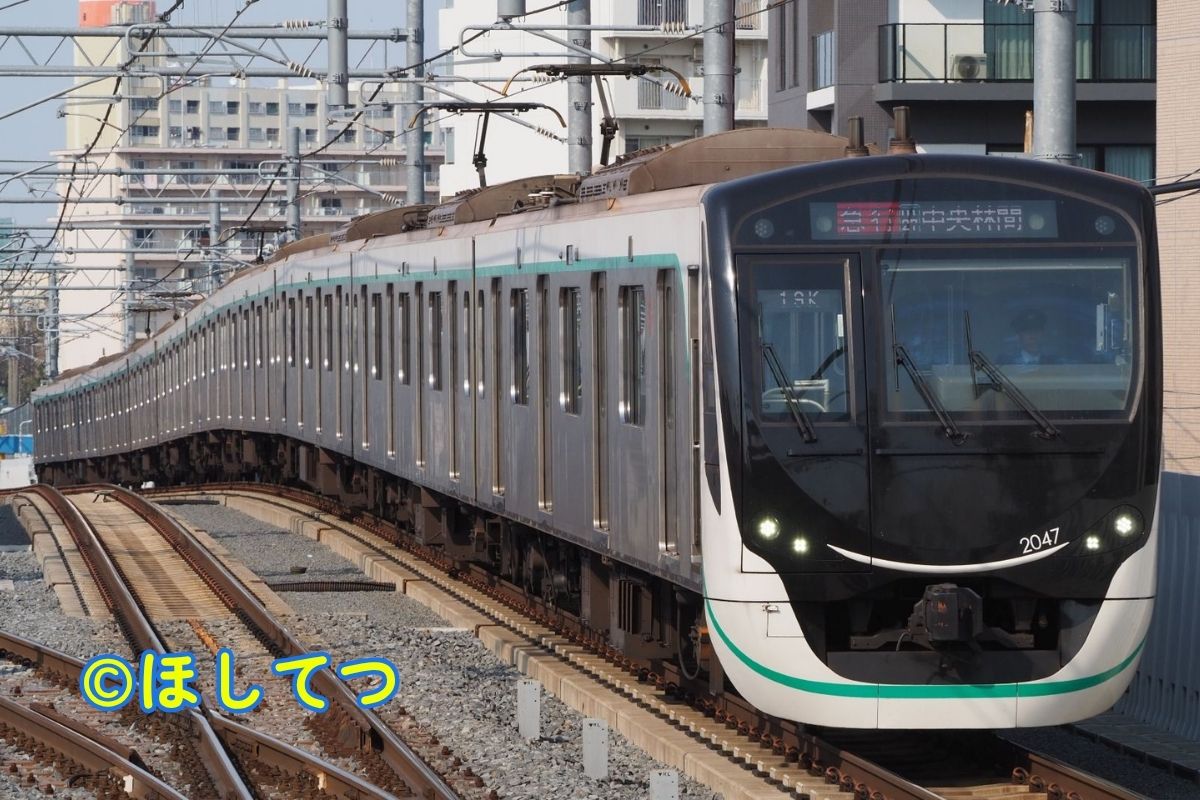 東急電鉄2020系・東武伊勢崎線竹ノ塚駅の写真