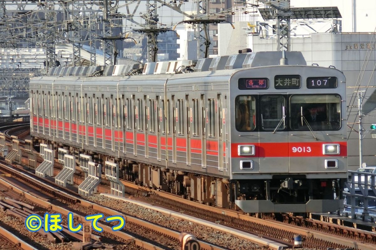 東急電鉄9000系復刻塗装・東急田園都市線二子玉川駅の写真