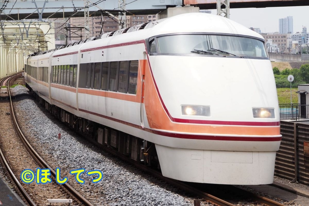 東武100系スペーシア・東武伊勢崎線小菅駅の写真