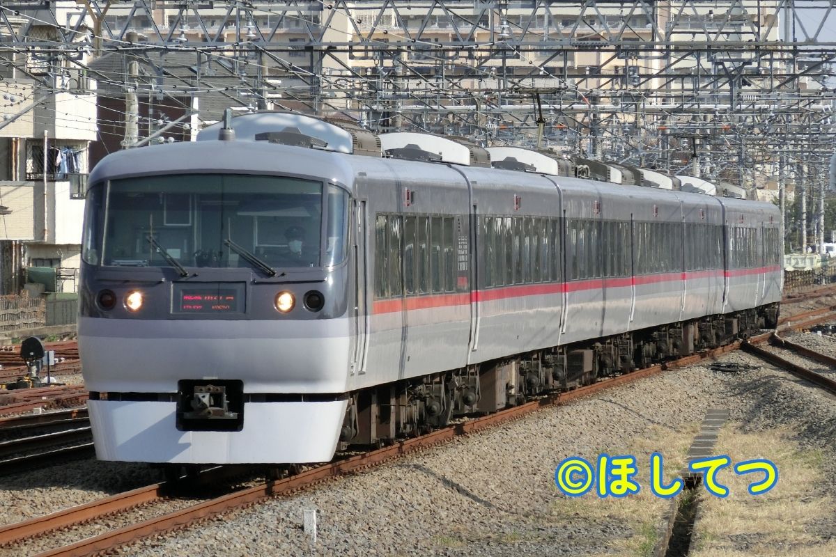 西武10000系ニューレッドアロー・西武新宿線新所沢駅の写真