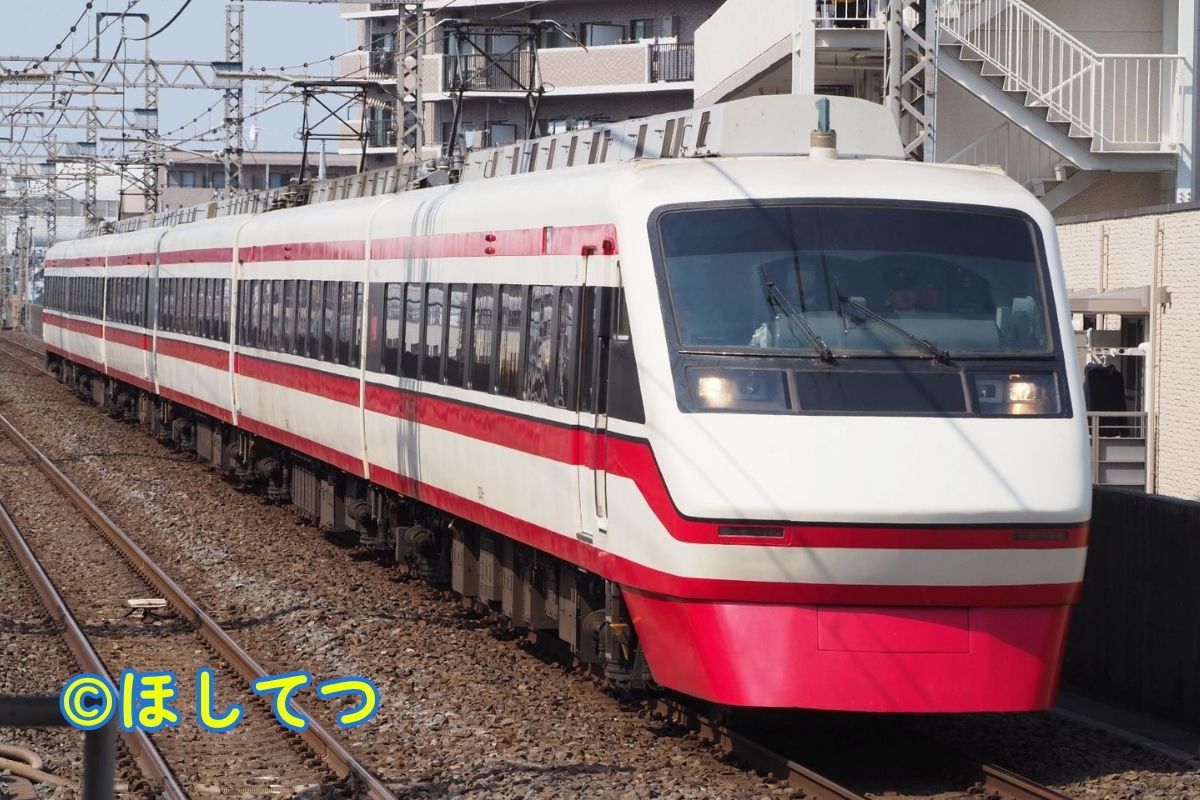 東武200系りょうもう・東武伊勢崎線獨協大学前駅の写真