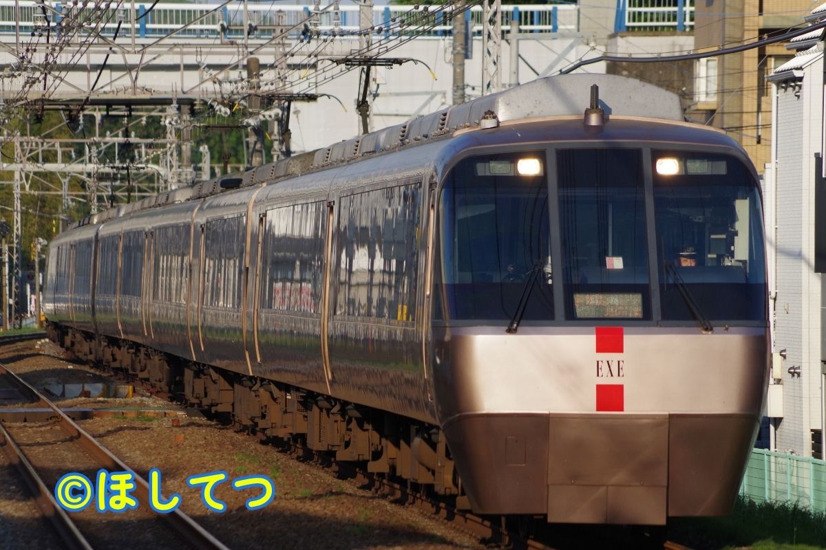 小田急30000形EXE・小田急小田原線生田駅の写真