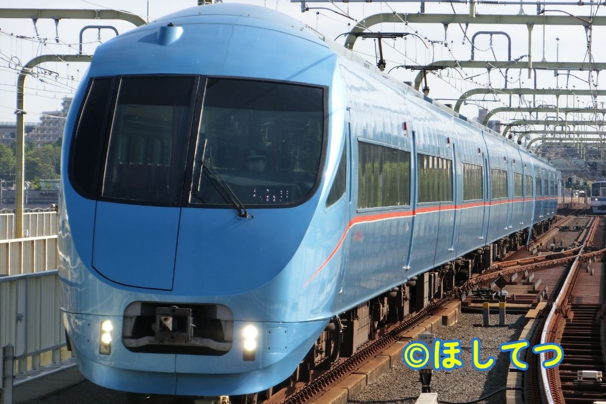 小田急60000形MSE・小田急小田原線登戸駅の写真