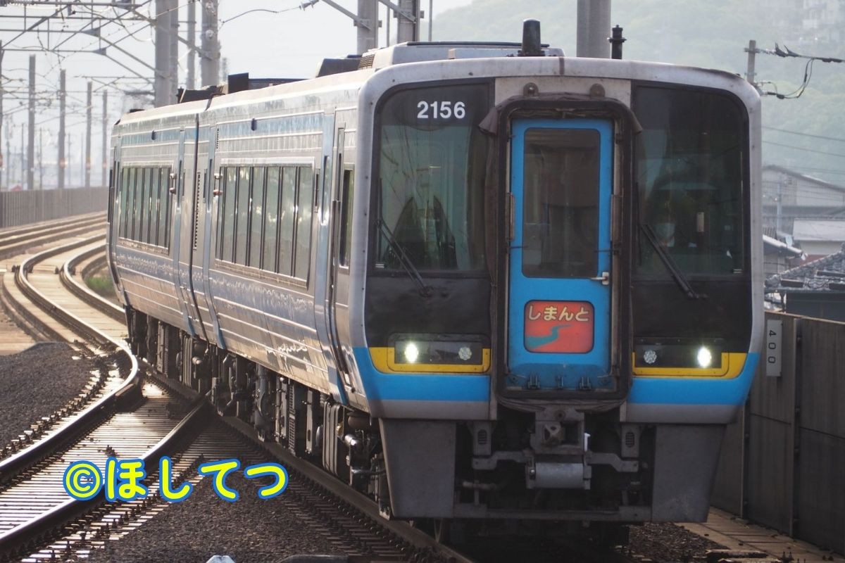 JR四国2000系・予讃線坂出駅の写真