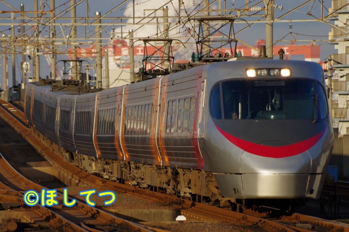 JR四国8000系・予讃線宇多津駅の写真