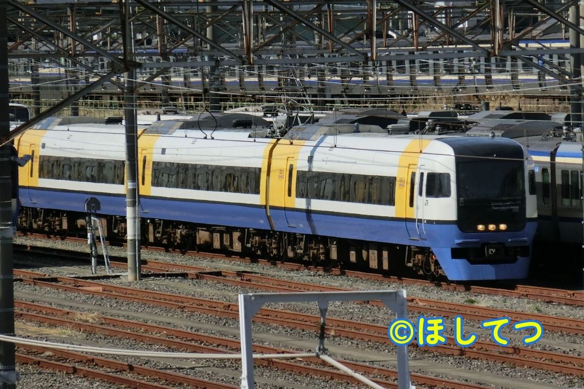 JR東日本255系房総ビューエクスプレス・幕張車両センター（陸橋の上より撮影）の写真