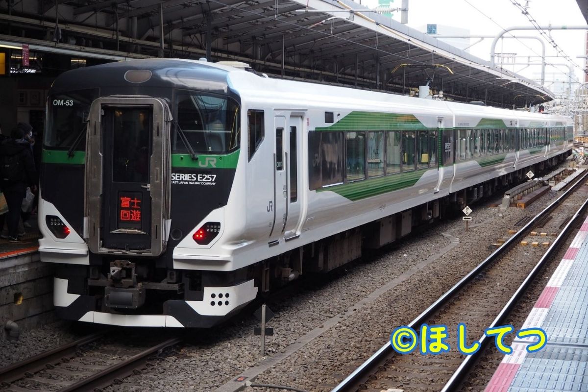 JR東日本E257系5500番台・中央本線新宿駅の写真