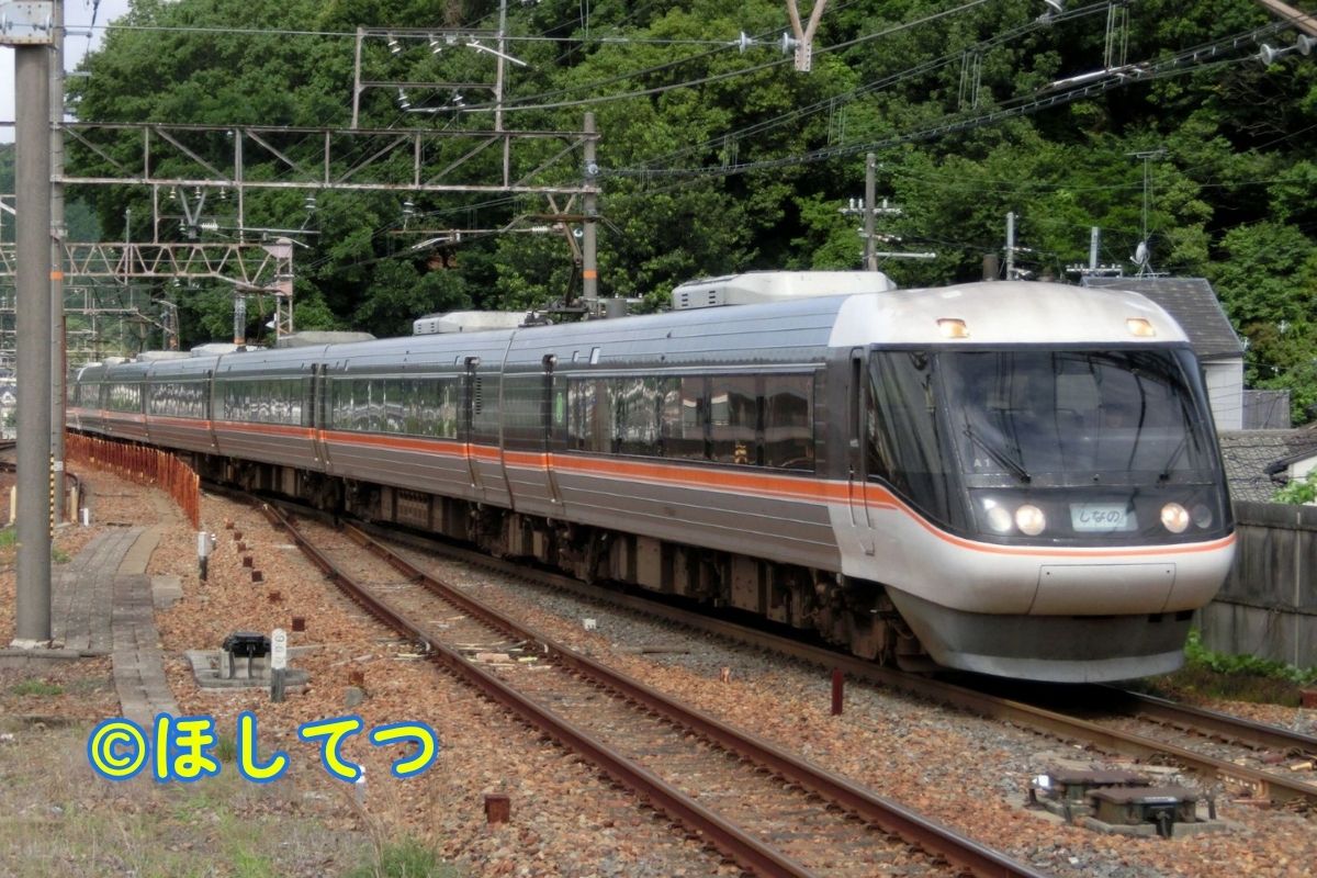 JR東海383系・東海道本線山科駅の写真