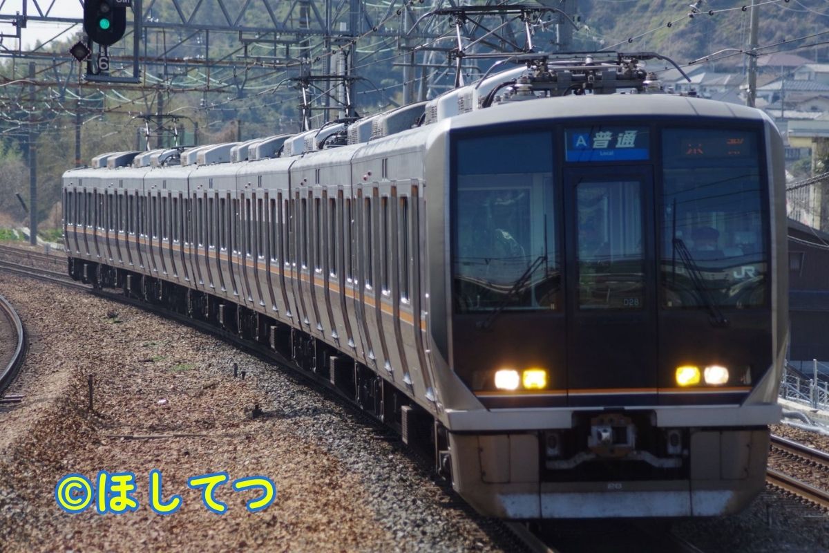 JR神戸線やJR京都線で活躍で活躍するJR西日本321系の鉄道写真