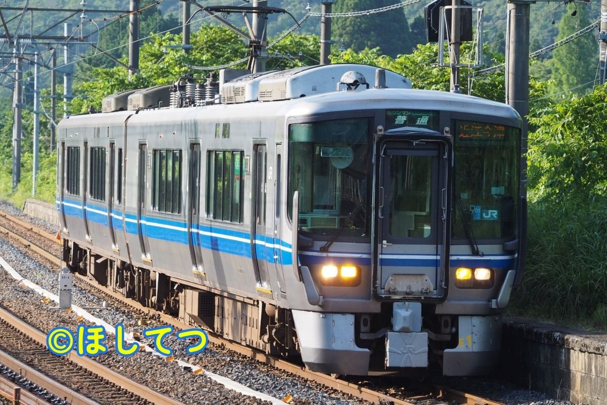 北陸本線や湖西線で活躍するJR西日本521系の鉄道写真