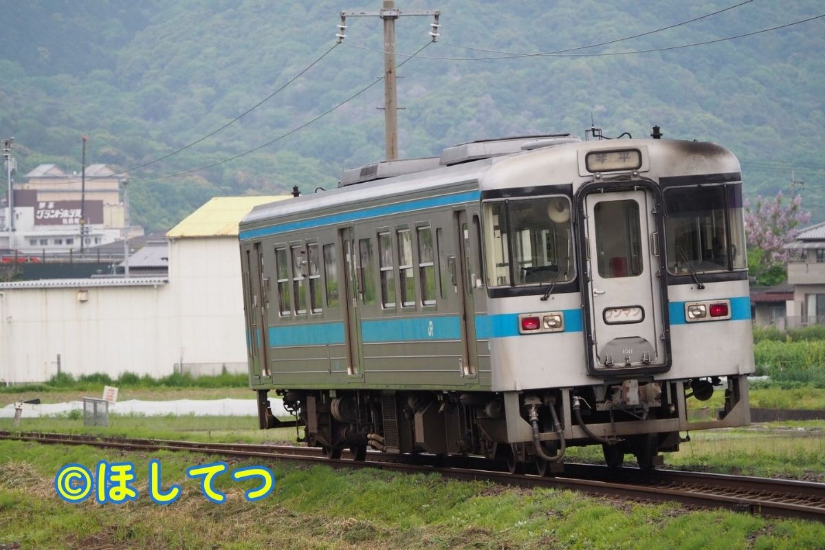 JR四国1000型・土讃線琴平駅～塩入駅間の写真