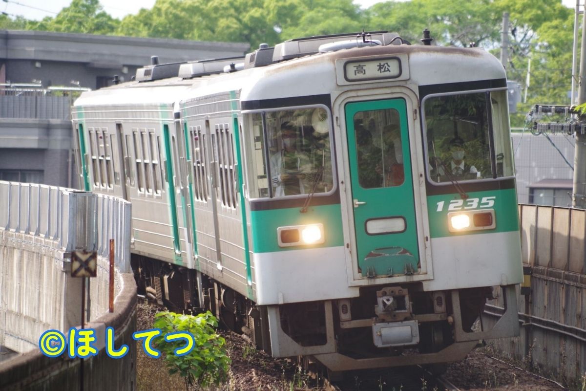 JR四国1200型・高徳線栗林公園北口駅の写真