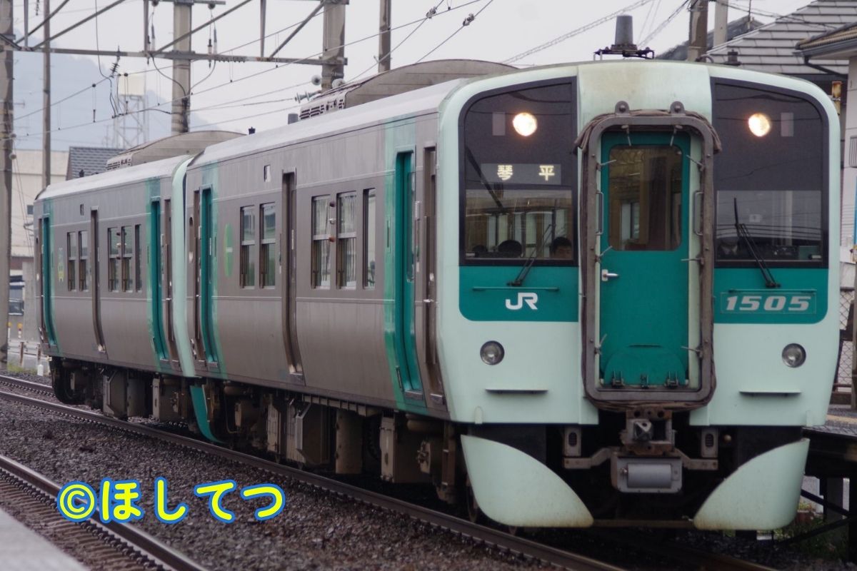 JR四国1500型・予讃線讃岐塩屋駅の写真