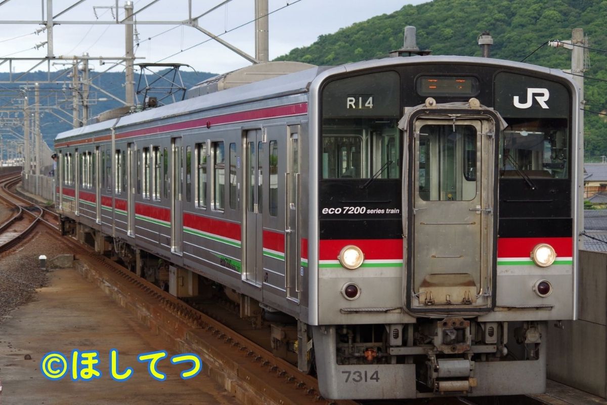 JR四国7200系・予讃線坂出駅の写真