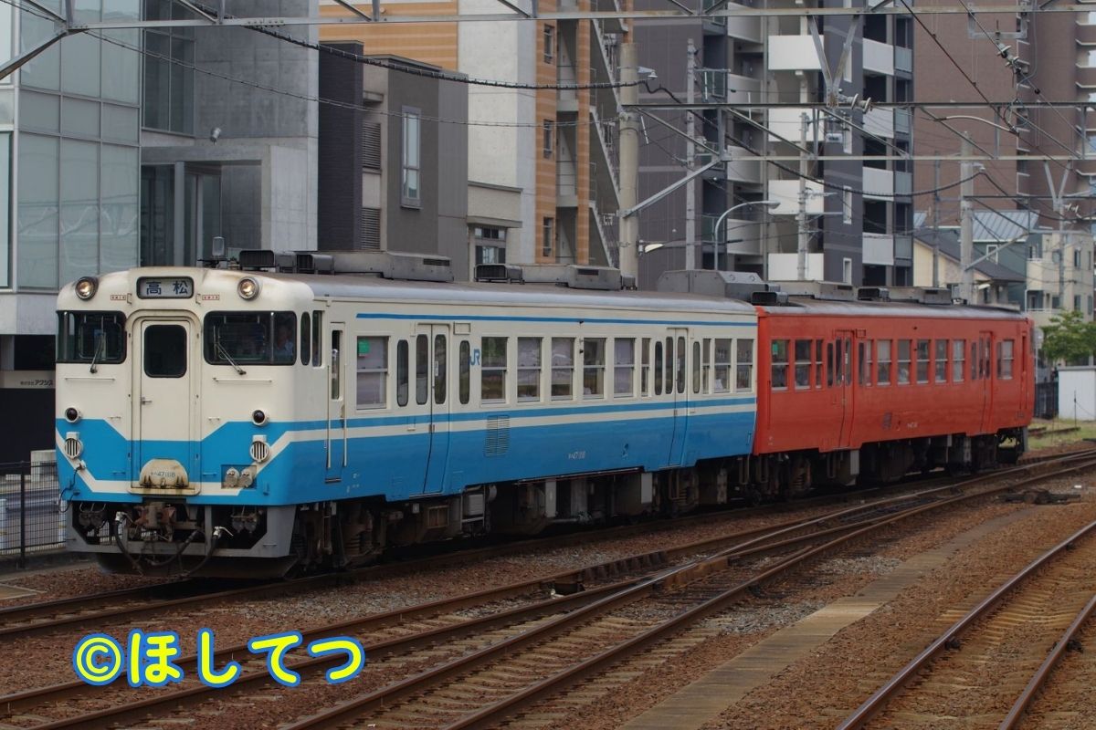 JR四国キハ47形・予讃線高松駅の写真