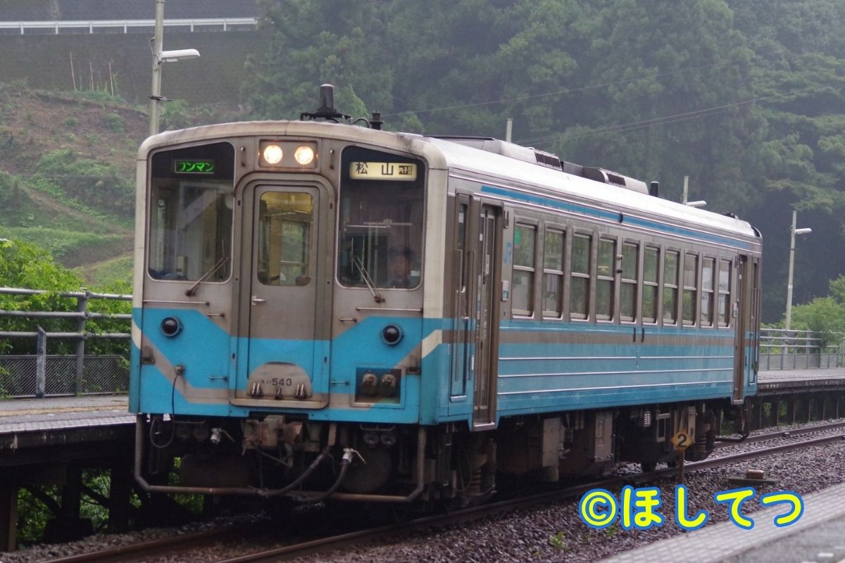 JR四国キハ54系・内子線伊予中山駅の写真