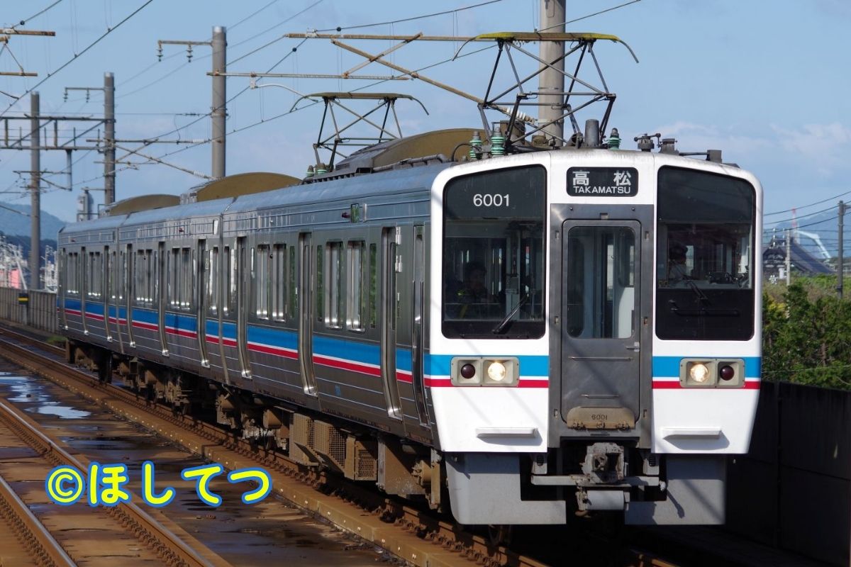 予讃線丸亀駅のJR四国6000系(Yosan Line Marugame Station JR Shikoku 6000 series)