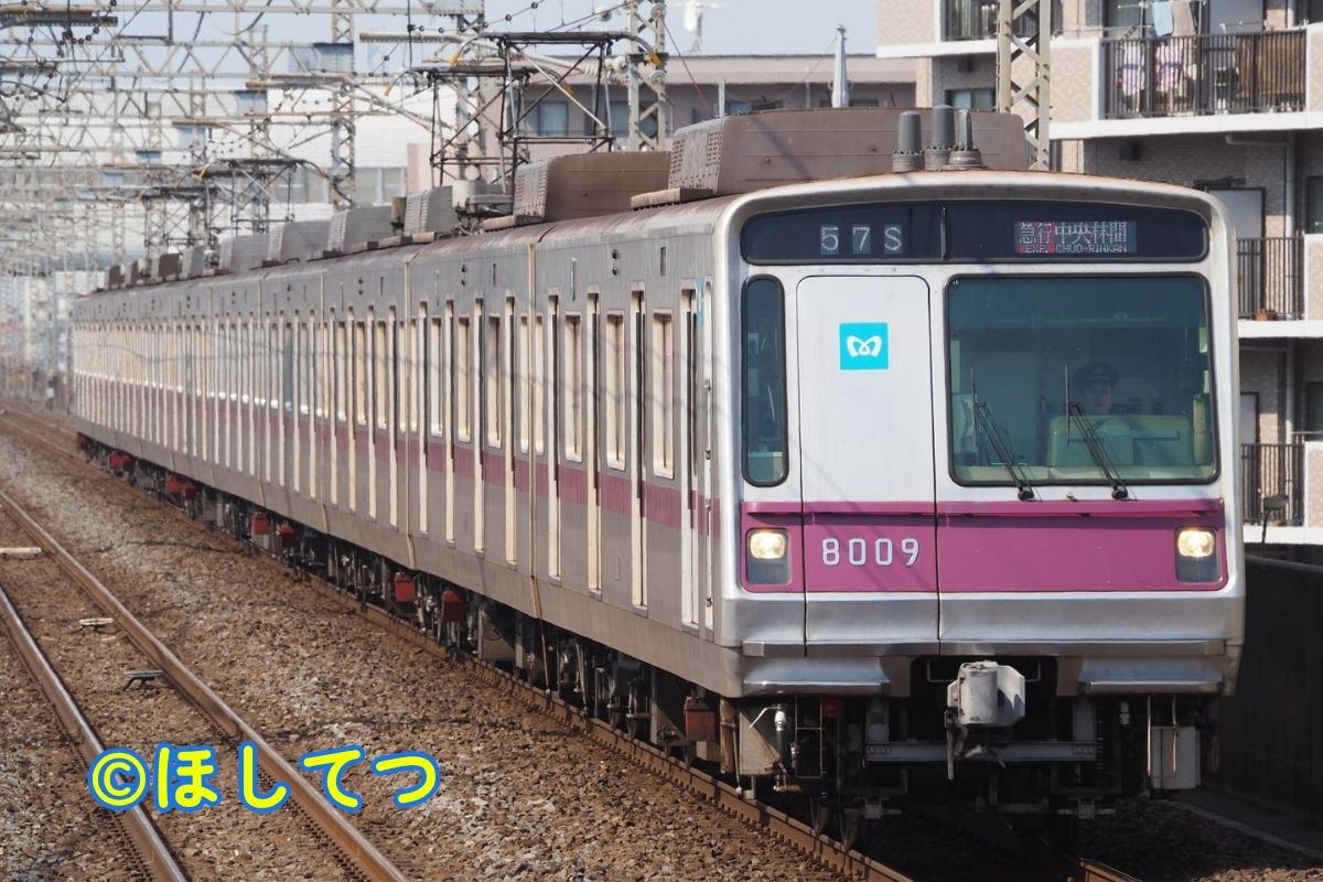 東武伊勢崎線獨協大学前駅の東京メトロ8000系(Tobu Isesaki Line Dokkyodaigaku-mae Station Tokyo Metro 8000 series)