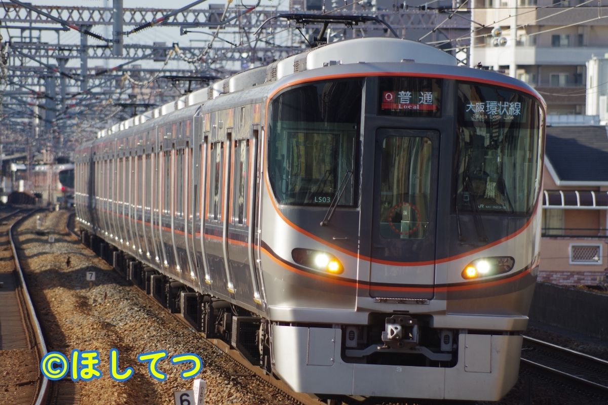 JR西日本323系の鉄道写真