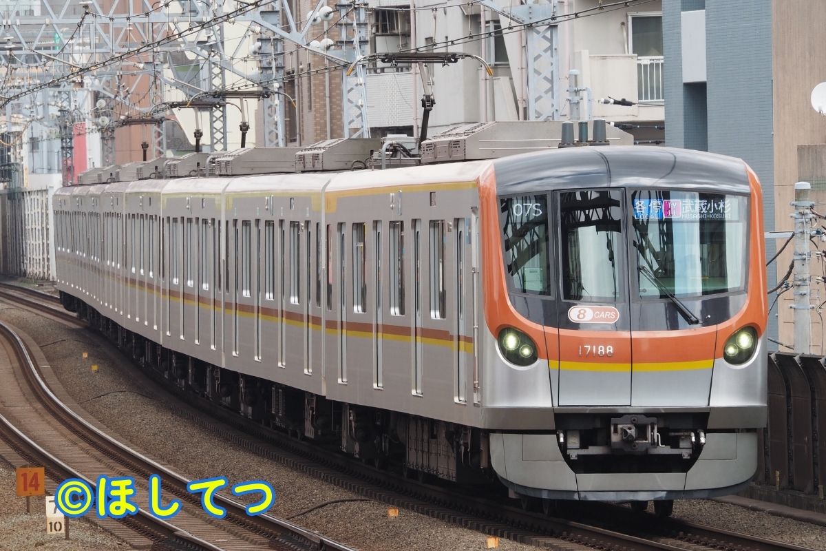 東京メトロ17000系の鉄道写真