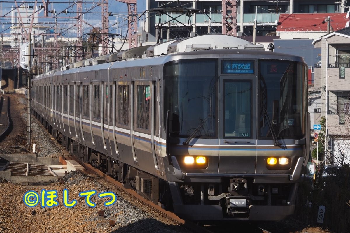 JR西日本223系2000番台の鉄道写真