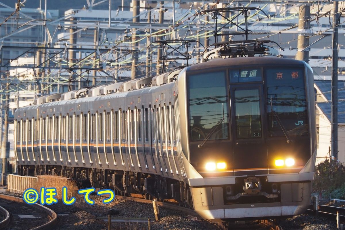 JR西日本321系の鉄道写真