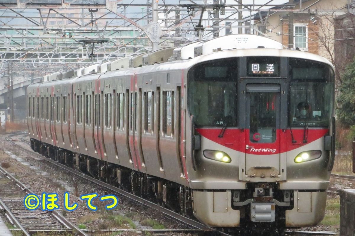 JR西日本227系0番台RedWingの鉄道写真