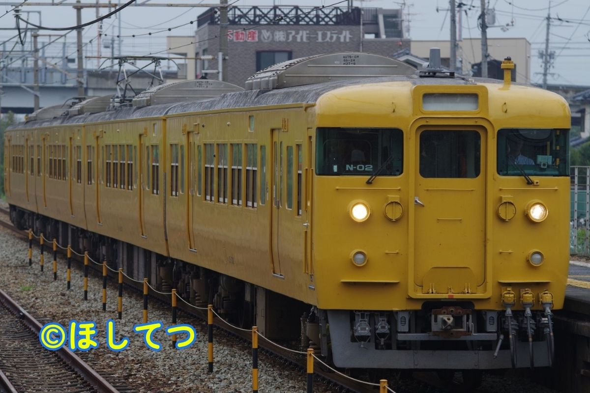 JR西日本115系3000番台瀬戸内地域色（濃黄色）の鉄道写真