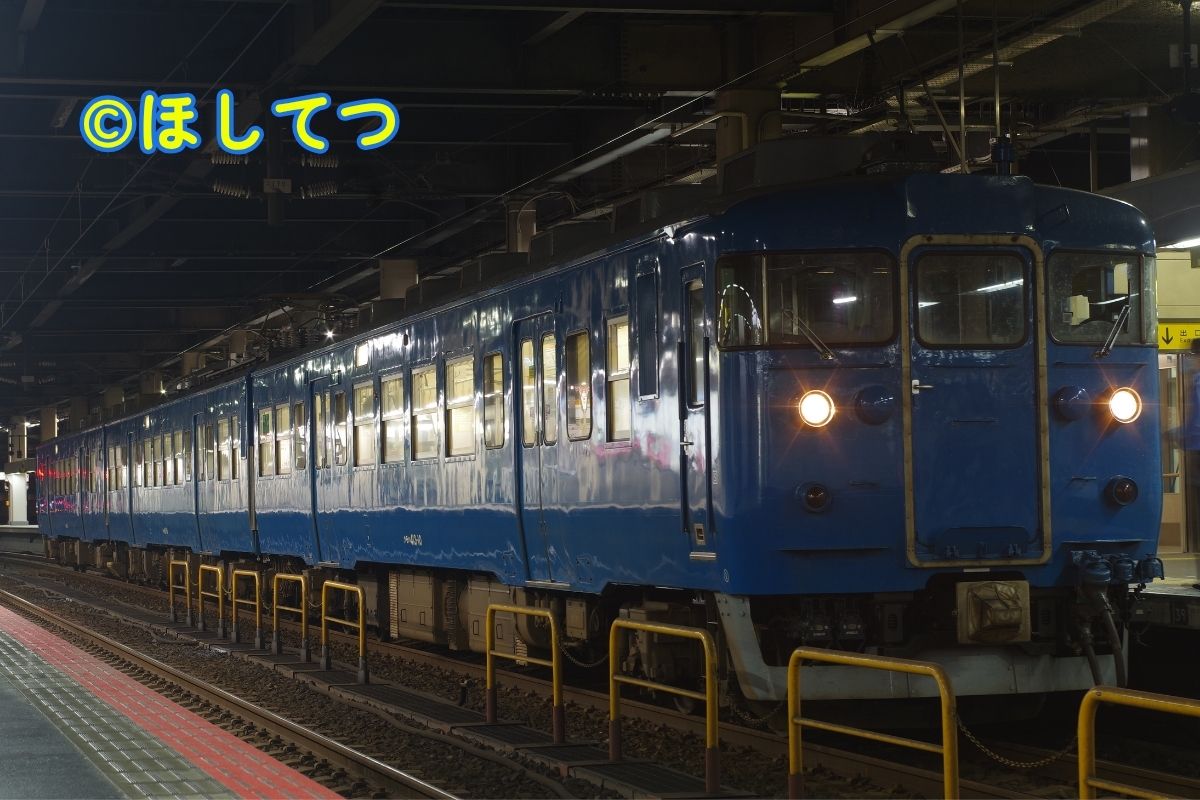 JR西日本413系北陸地域色の鉄道写真