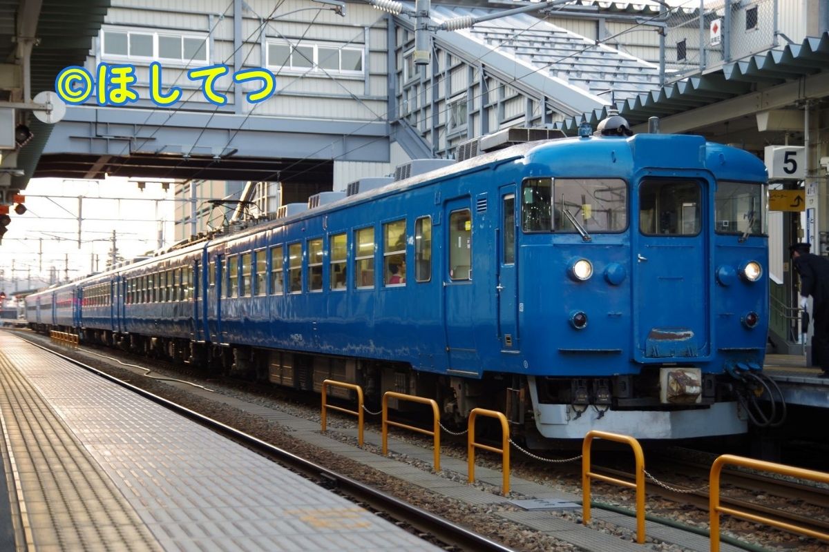 JR西日本475系地域色の鉄道写真